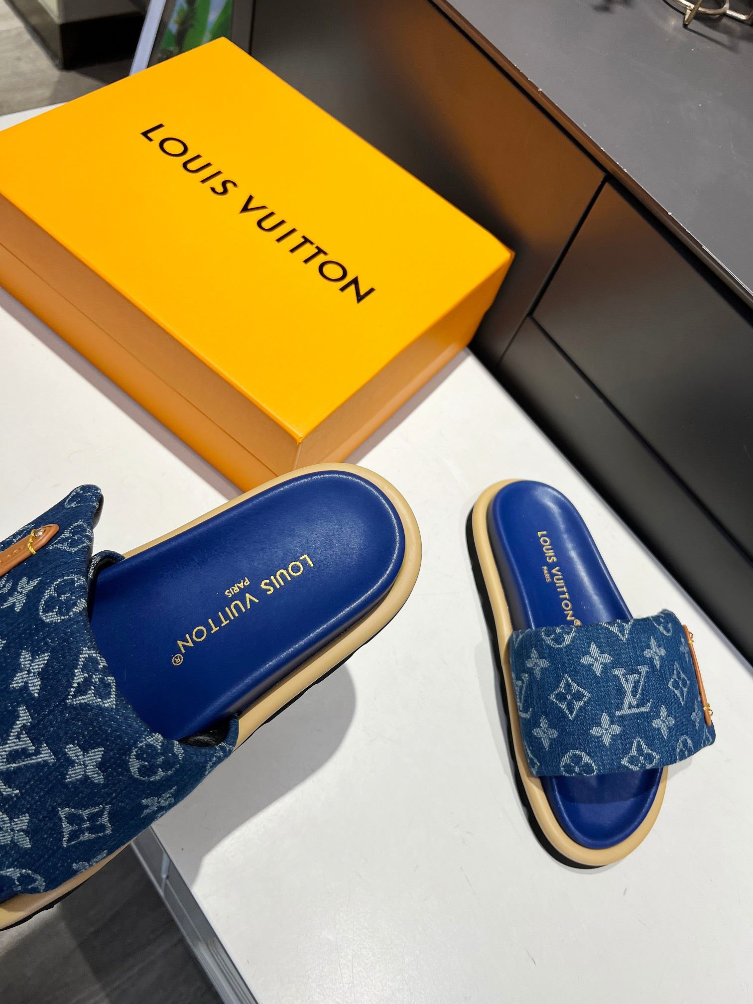 Louis Vuitton Slippers